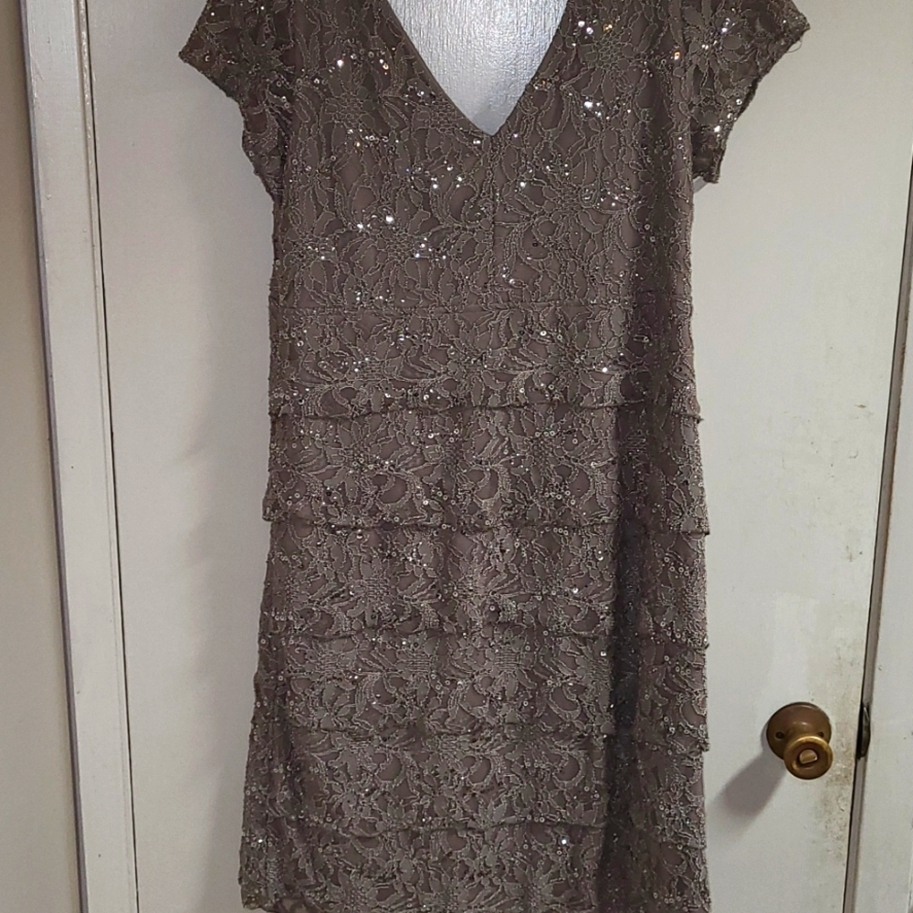 roz & ali lace and sequin dress cocktail dress. - Picture 4 of 4